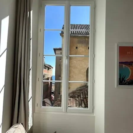 Au Coeur Du Vieux - Vue Et Clocher *