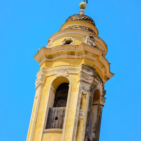 Au Coeur Du Vieux - Vue Et Clocher * Nizza